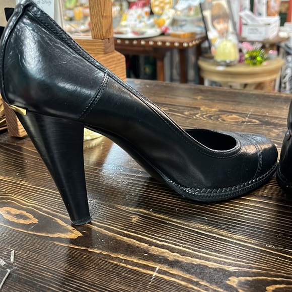 Gorgeous Burberry Black Leather w/ Accent Buckles Round Toe - Size 40 - Picture 8 of 9